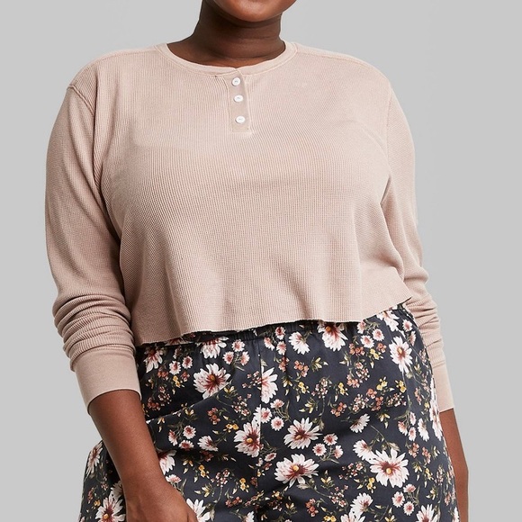 Wild fable Cropped rose colored Henley - Picture 2 of 4